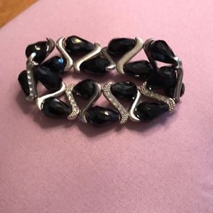 Bracelet with elastic stretch band.